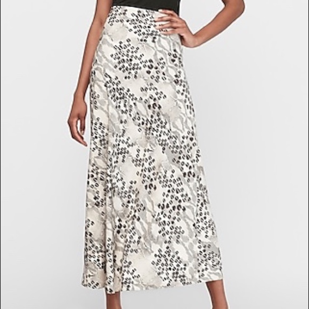 High waisted animal print maxi skirt size XL